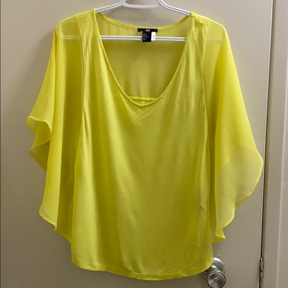 💜4/$30 - Bright yellow flowy-sleeve top